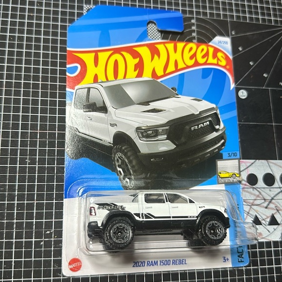 🩵 NIP Hot Wheels 2020 Ram 1500 Rebel Factory Fresh 3/10 - Picture 1 of 2